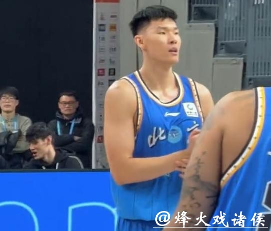 范子铭:今天开赛前压力挺大 第四节拼抢篮板球更多是本能反应 范子铭:今天开赛前压力挺大 第四节拼抢篮板球更多是本能反应