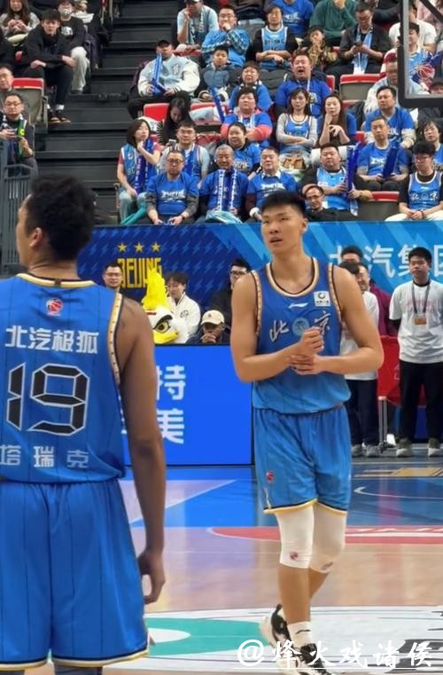 范子铭:今天开赛前压力挺大 第四节拼抢篮板球更多是本能反应 范子铭:今天开赛前压力挺大 第四节拼抢篮板球更多是本能反应